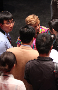 Mietta Sighele a Shangai a colloquio con i giornalisti